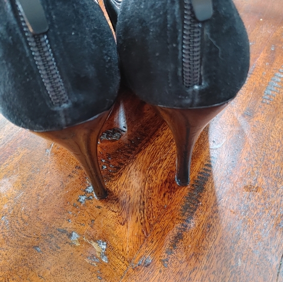 White House Black Market Black Leather Arianna Heels ~ Size 8.5 - Picture 5 of 9